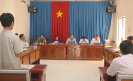 Chủ tịch UBND tỉnh Tiền Giang tiếp xúc với hộ khiếu nại ở xã Đạo Thạnh, TP Mỹ Tho