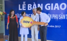 BIDV Tiền Giang tặng xe cứu thương cho Bệnh viện Phụ sản Tiền Giang
