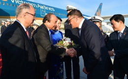 Thủ tướng đến Frankfurt, bắt đầu thăm CHLB Đức