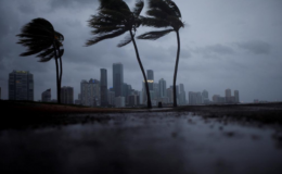 Siêu bão Irma tiến vào đất liền bang Florida của Mỹ
