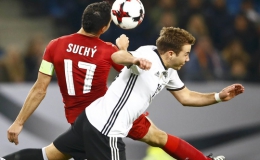 Anh, Đức khẽ chạm vào vé World Cup