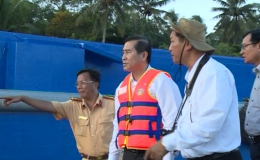 Chủ tịch UBND tỉnh kiểm tra việc khắc phục vụ tai nạn giao thông đường thủy tuyến kênh Chợ Gaọ