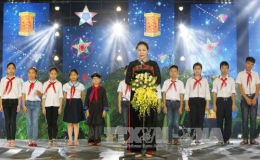 Chủ tịch Quốc hội dự chương trình Lễ hội Mặt trăng-Thắp sáng ước mơ thiếu nhi Việt Nam 2017
