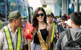 Hàng ngàn người dân Quảng Bình đón dàn Miss Grand International 2017