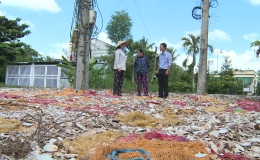Hàng tấn vỏ sò gây ô nhiễm môi trường xã Song Thuận