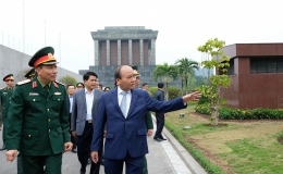 Thủ tướng kiểm tra việc tu bổ Lăng Chủ tịch Hồ Chí Minh