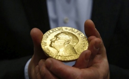 Nhà vua Thụy Điển trao giải Nobel 2017 cho các tác giả