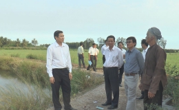 Chủ tịch UBND tỉnh Tiền Giang khảo sát tình hình đất đai tại huyện Tân Phú Đông