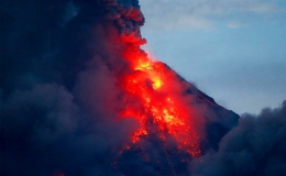 Núi lửa Mayon phun trào, hơn 61.000 người phải sơ tán