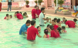 Khai giảng lớp dạy bơi miễn phí cho trẻ em