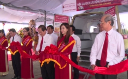 Agribank Tiền Giang khai trương điểm giao dịch lưu động bằng xe ô tô chuyên dùng