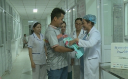 Công dân đầu tiên chào đời thời khắc giao thừa tại Bệnh viện Phụ sản Tiền Giang
