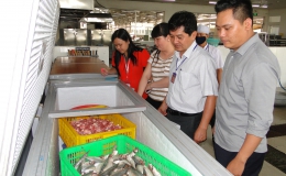 Kiểm tra việc đảm bảo vệ sinh an toàn thực phẩm tại ăn tập thể Công ty TNHH HANSAE