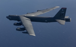 Mỹ điều máy bay ném bom B-52 đến gần Trường Sa