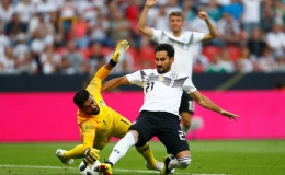 “Xe tăng” Đức thắng nhẹ, Ả Rập Saudi lập hat-trick thua