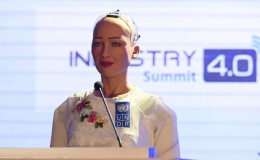 Sophia – Công dân robot đầu tiên trên thế giới nói gì khi lần đầu đến Việt Nam?