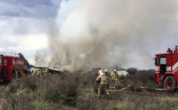 Máy bay rơi ngay sau khi cất cánh ở Mexico, 85 người bị thương