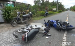 Va chạm giao thông giữa 2 xe môtô tại Tân Phước