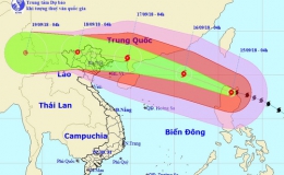 Siêu bão Mangkhut vào biển Đông, giật trên cấp 17