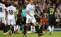 Ronaldo lãnh thẻ đỏ, Juventus vẫn thắng dễ ở Tây Ban Nha