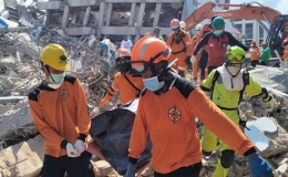 Indonesia dốc mọi nguồn lực cứu trợ nạn nhân thảm họa kép