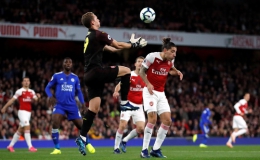 Lập “cú đúp” trong 3 phút, Aubameyang giúp Arsenal vào top 4