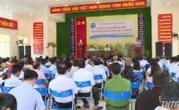 Lãnh đạo UBND tỉnh Tiền Giang gặp gỡ người dân xã Trung Hòa.