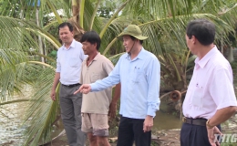Chủ tịch UBND tỉnh Tiền Giang kiểm tra công tác vệ sinh đồng ruộng