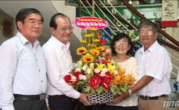 Lãnh đạo UBND tỉnh Tiền Giang thăm các thầy, cô giáo đã nghỉ hưu