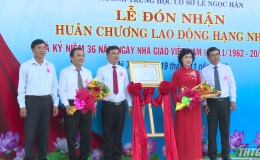 Trường THCS Lê Ngọc Hân nhận Huân chương Lao động hạng Nhất