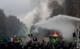 Pháp: Biểu tình bạo động ở Paris, hơn 300 người bị bắt
