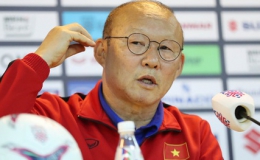 HLV Park Hang-seo phản ứng khi báo Malaysia chỉ trích Việt Nam đá rắn