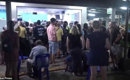 Hàng trăm khách du lịch bị mắc kẹt trên các đảo ở Thái Lan do bão Pabuk