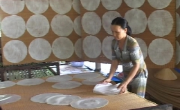 Làng nghề bánh phồng Cái Bè hối hả sản xuất, cung ứng cho thị trường Tết