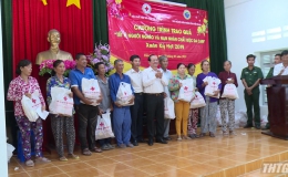 Hội Chữ thập đỏ tỉnh Tiền Giang tặng quà Tết