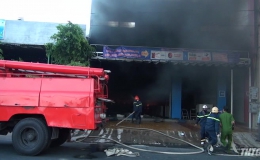 Cháy cửa hàng xe gắn máy SYM Văn Hải 3 tại Gò Công Tây