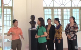Chủ tịch Hội LHPN Việt Nam thăm Khu di tích lịch sử Đình Long Hưng và  dâng hương nhà thờ bà Nguyễn Thị Thập