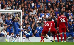 Hạ Chelsea bằng siêu phẩm, Liverpool thách thức cả giải Ngoại hạng