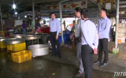 Chủ tịch UBND tỉnh Tiền Giang kiểm tra vệ sinh an toàn thực phẩm tại các chợ