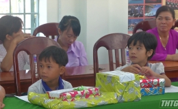 Đồn Biên phòng Phú Tân nhận “Con nuôi Đồn Biên phòng”