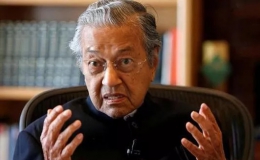 Thủ tướng Malaysia từ chức vì không muốn trao quyền?