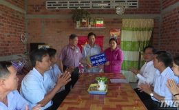 Công ty xổ số kiến thiết Tiền Giang bàn giao nhà Đại đoàn kết cho hộ nghèo huyện Tân Phước