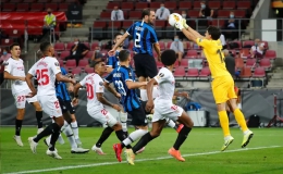 Người hùng Lukaku hóa tội đồ, Inter Milan dâng cúp cho Sevilla