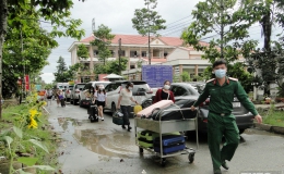 Tiền Giang trao chứng nhận cách ly y tế cho 240 công dân Việt Nam trở về từ Singapore