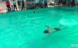 Cai Lậy tổ chức hội thi bơi tiếp sức cho mẹ và bé