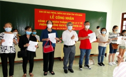 Tiền Giang trao chứng nhận hoàn thành thời gian cách ly y  tế cho 253 công dân Việt Nam trở về từ Australia