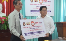 Công ty Công ty Royal Foods Việt Nam hưởng ứng Chương trình “Vì người nghèo” của tỉnh Tiền Giang