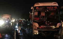 Va chạm giữa xe khách và xe tải, 1 người chết, 19 người bị thương tại huyện Cái Bè, Tiền Giang
