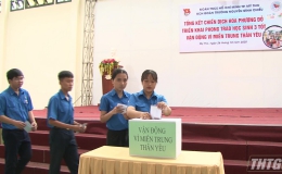 Trường THPT Nguyễn Đình Chiểu quyên góp ủng hộ đồng bào miền Trung