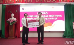 Agribank Tiền Giang trao 112 triệu đồng hỗ trợ các tỉnh miền Trung